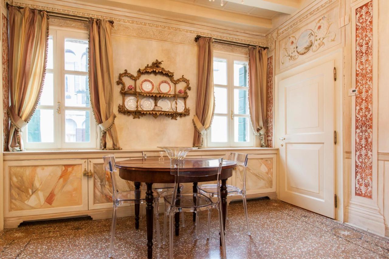 Explore Venice From A Sophisticated Hideaway In San Polo מראה חיצוני תמונה