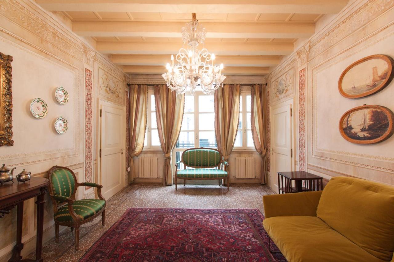 Explore Venice From A Sophisticated Hideaway In San Polo מראה חיצוני תמונה