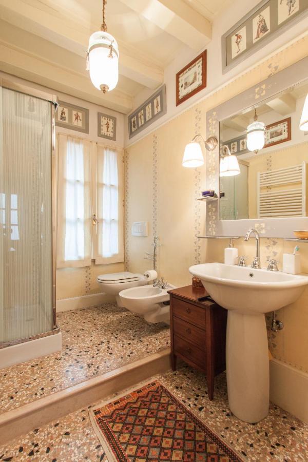 Explore Venice From A Sophisticated Hideaway In San Polo מראה חיצוני תמונה