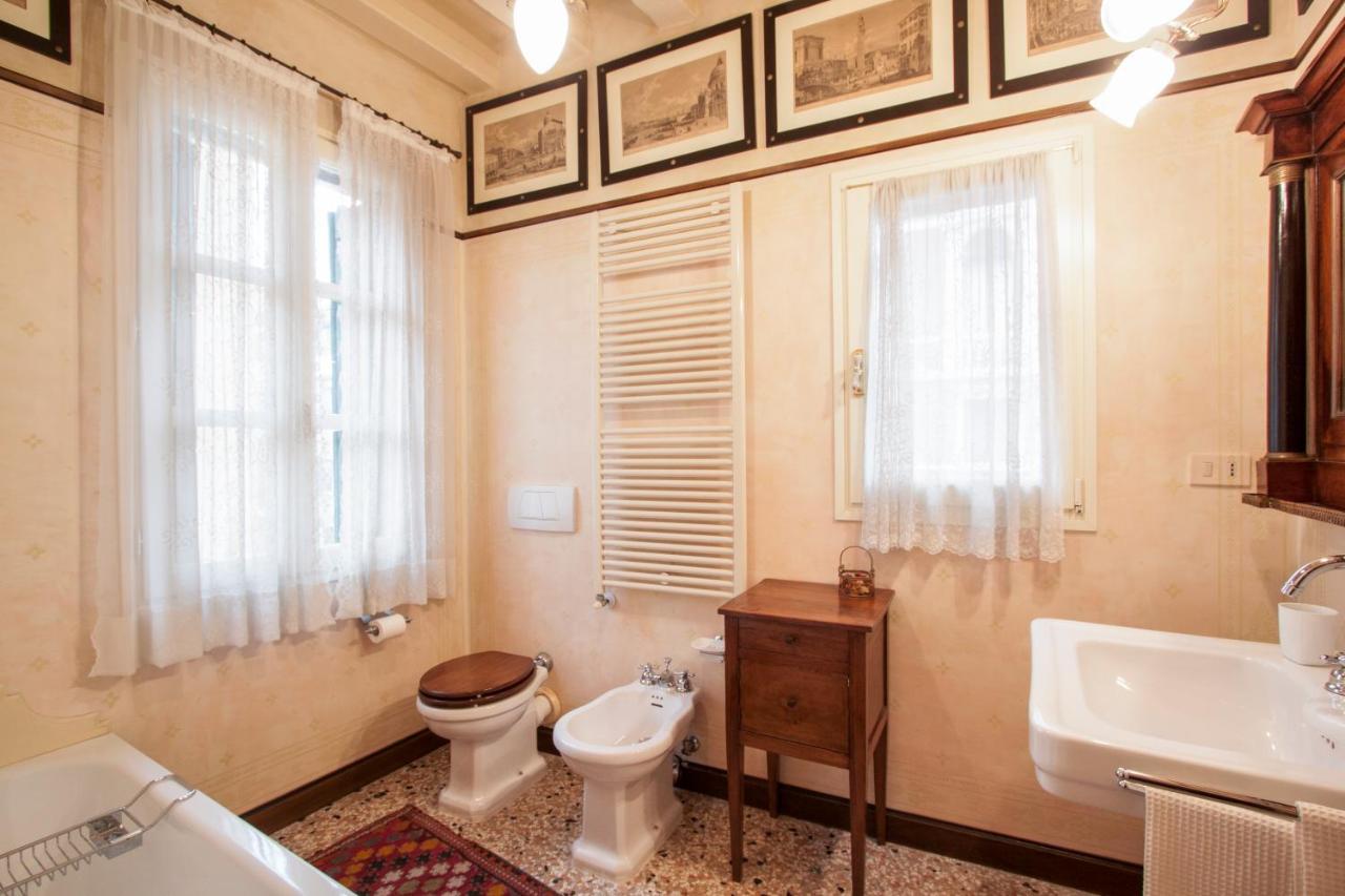 Explore Venice From A Sophisticated Hideaway In San Polo מראה חיצוני תמונה