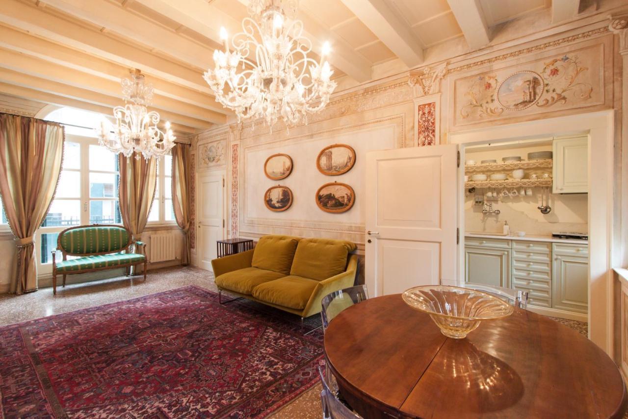 Explore Venice From A Sophisticated Hideaway In San Polo מראה חיצוני תמונה